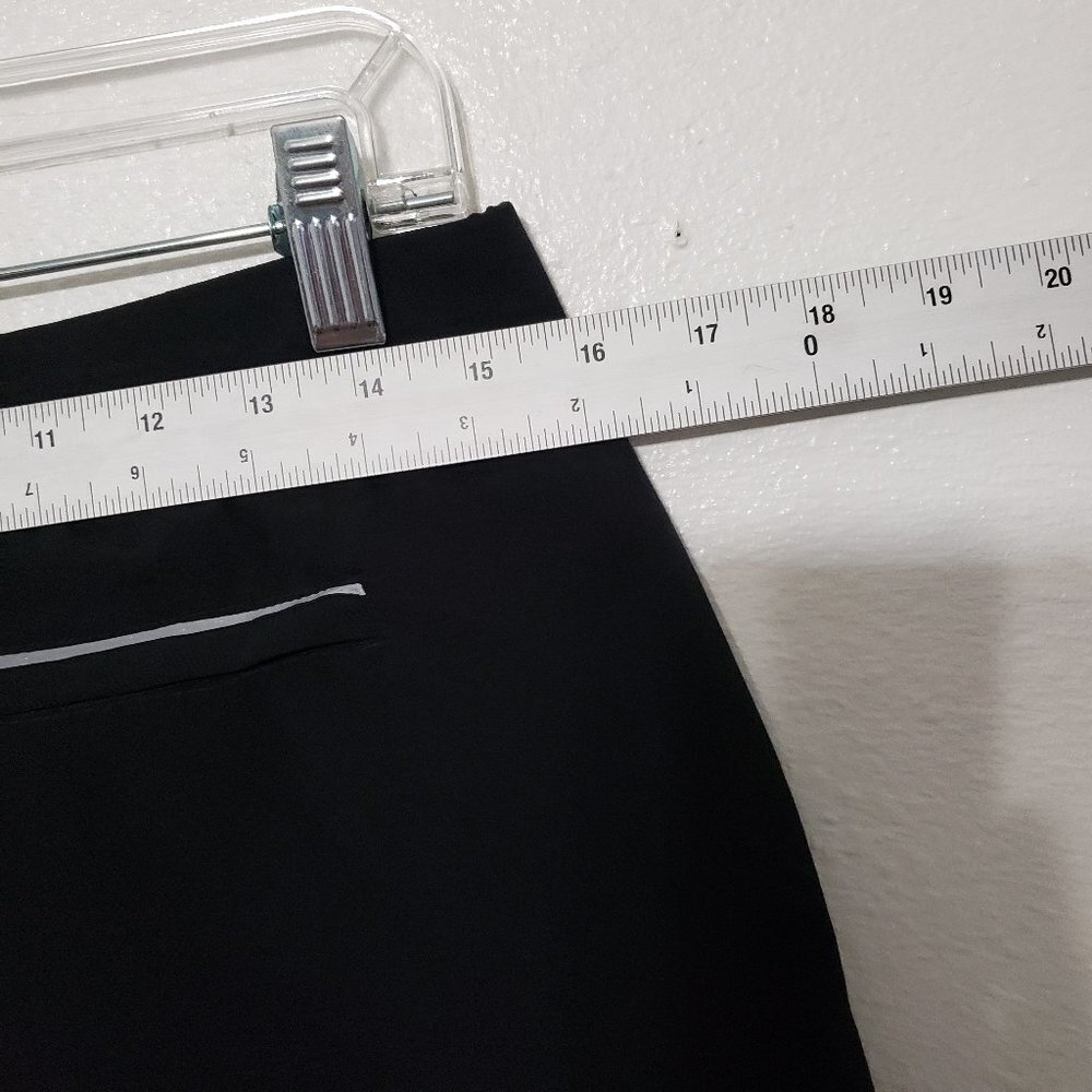 Fabletics Short - Picture 3 of 7